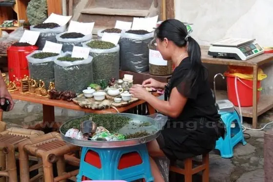 Selling local tea