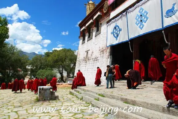 How to Visit Sera Monastery in Lhasa (Tips, Photos & Map)