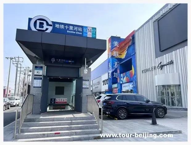 Take subway line 10 ( or 14 and 17 ) and exit at the EXIT K2 or J