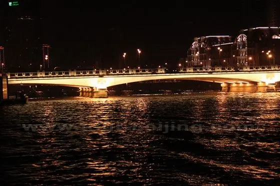 Shizilin Bridge (lions bridge), built in 1974, 97.6 meters long and 34 meters wide