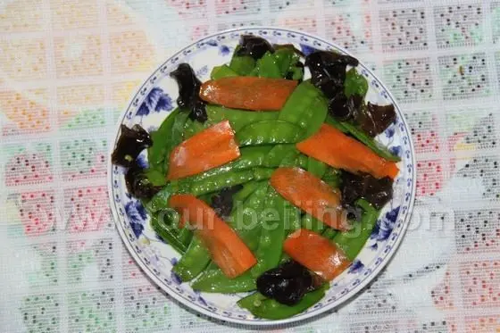 Snow pea with black fungus