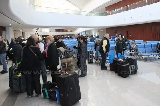Some passengers haven't booked transfer service, and they are thinking a way out.