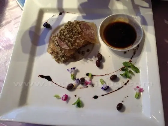 Stewed Pork Knuckle with Mung Beans