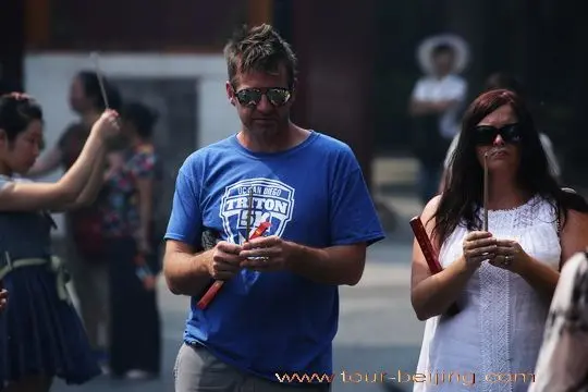Try to experience incense sticks burning experience