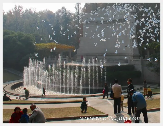 Sun Yat-sen Mausoleum Music Stage (Tips, Photos & Map)