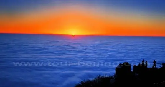Sunrise at Emei Shan