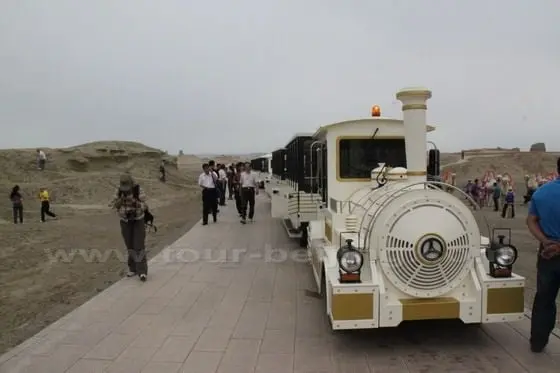 Take a wheeled train visiting the Yadan landforms in Wuerhe Karamay in Xinjiang