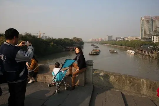 Taking a picture of the bridge and the canal, Hangzhou