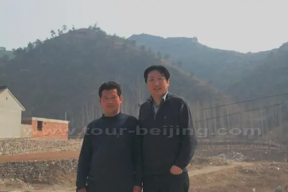 Taking a picture with Mr.Yu Haiwen