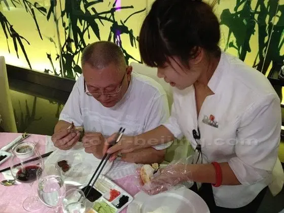 Teach us how to eat roast duck
