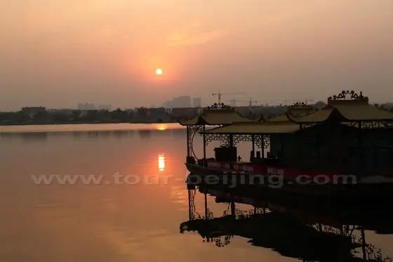 The setting sun is over the West Lake
