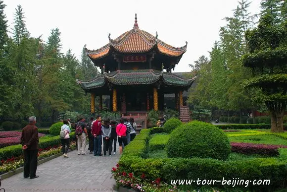 How to visit Qingyang Palace in Chengdu (Tips, Photos & Map)