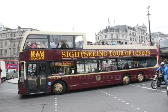 The Bis Bus is driving by the famous Trafalgar Square