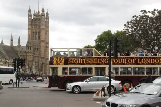 The Bis Bus is passing by the Big Ben
