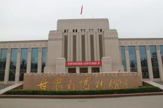 The Gansu Museum is a three-storey buidling with an area of 28000 square meters