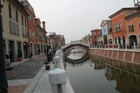The Grand Canal with two promenades on the south and north