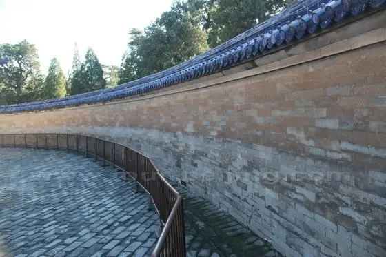 The Imperial Vault of HeaveIt is circled by a smooth circular wall, the Echo Wall