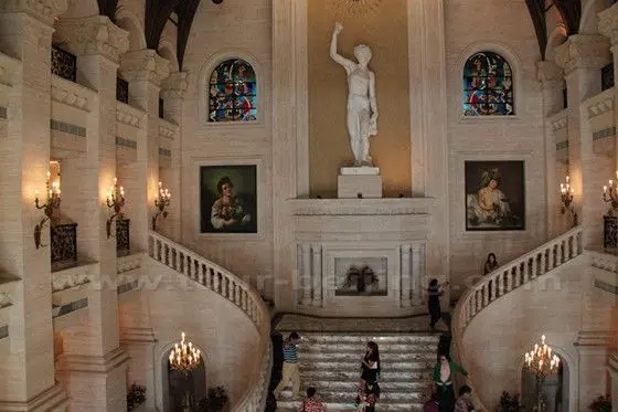 The Inside of the Chateau was built in according to a church, high and holy.
