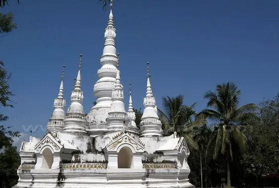 The Manfeilong Pagoda 1