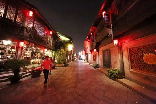 Xiqiaozhi Street by Gongchen Bridge