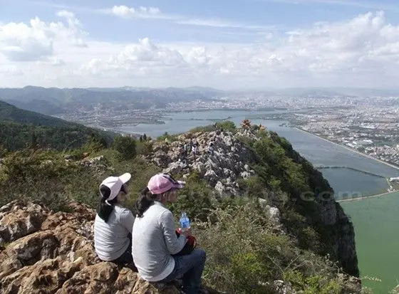 The Western hills in Kunming overlook the Dianchi Lake