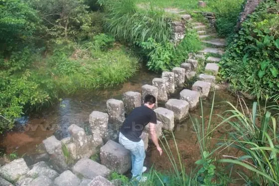 The Zhangtang Stream was clean, cool and fresh.