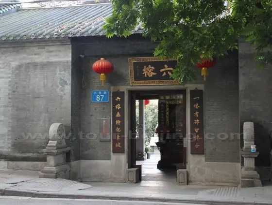 The entracnce to Temple of the Six Banyan Trees