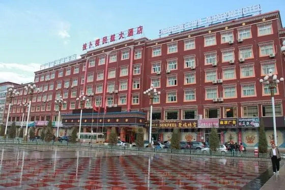 The exterior of Labuleng Civil Aviation Hotel with the central square in its front.