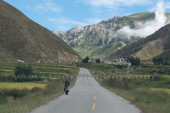 The first 5 km road built with asphalt