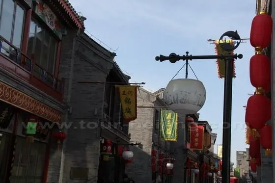 The fish style streetlights take you to the past of Xianyukou Street.