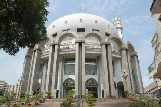 The grandeur dome of Arabic style looks brilliant!