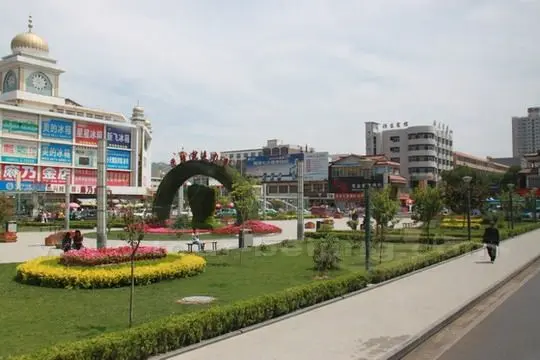 The heart of the city of Linxia, the most commercial area.