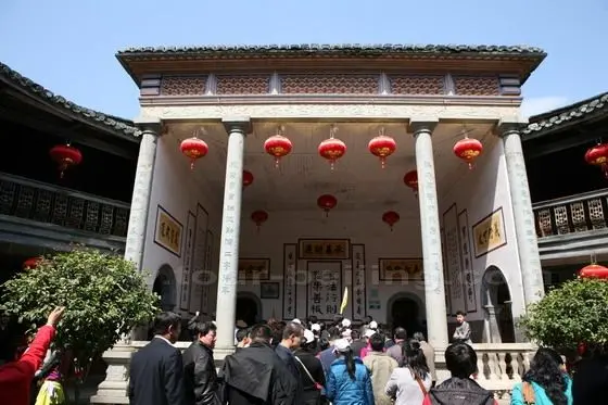 The inside of the Zhengchenglou reflects a westernized theatre stage
