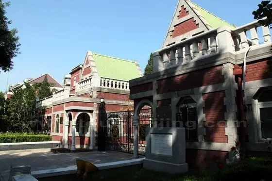 The main gate to the former Belgian embassy is on the East Qianmen Street
