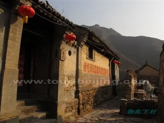 The narrow stone paved path and ancient houses.