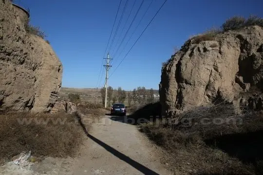 The north archway gate is seriously damaged.