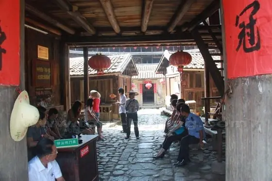 The only main entrance to Jiqinglou Hakka building.