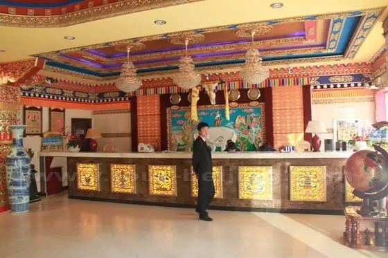 The reception desk in the lobby of Labuleng Civil Aviation Hotel