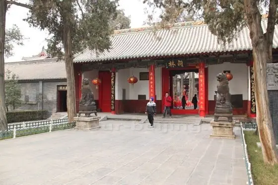 The second second gate to the second yard which is dedicated to Guanyu