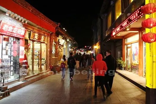 Window Shopping at Yandai Xiejie Shichahai