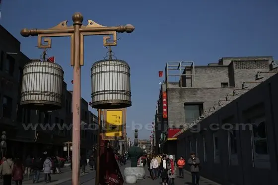 The street lamps in the shape of old Beijing bird cages reminds you of the old Beijing.