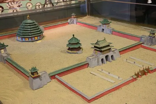 The tomb was originally constructed in an Octagonal pavilion style