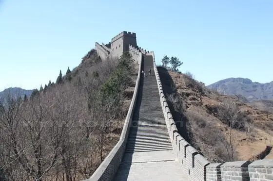 This flight of stairs is treacherous.