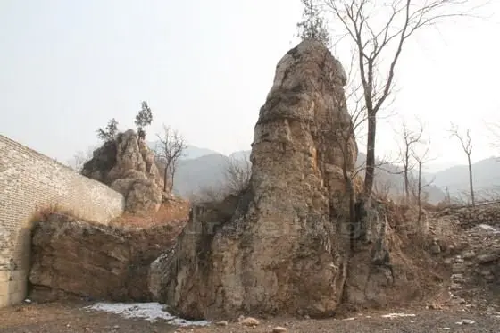This huge rock is called The General's Rock. West of the rock is an open place where the general used to gather and train his soldiers.