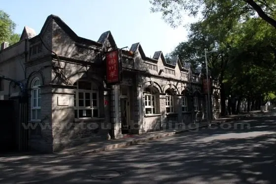 This is the building for the former French Post Office (No.19-1).