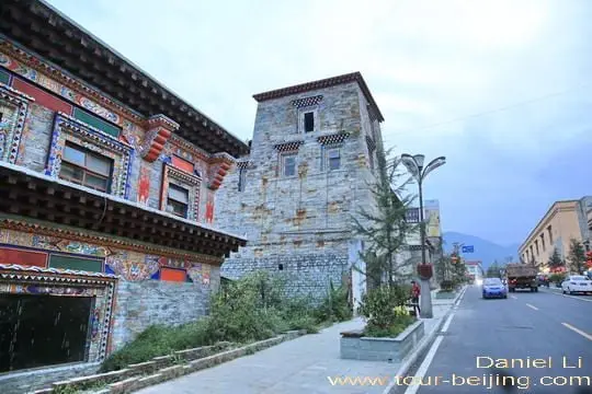ibetan sytle buidlings in Moxi Town