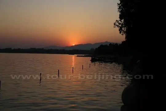 Sunset over Summer Palace (Tips & Photos)