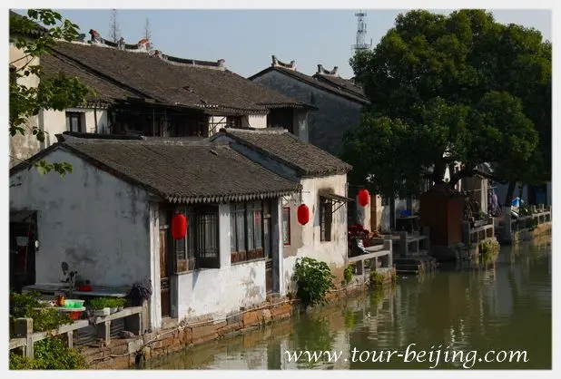 How to Visit Tongli Town (Tips, Photos & Map)