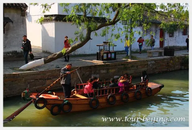 How to Visit Tongli Town (Tips, Photos & Map)
