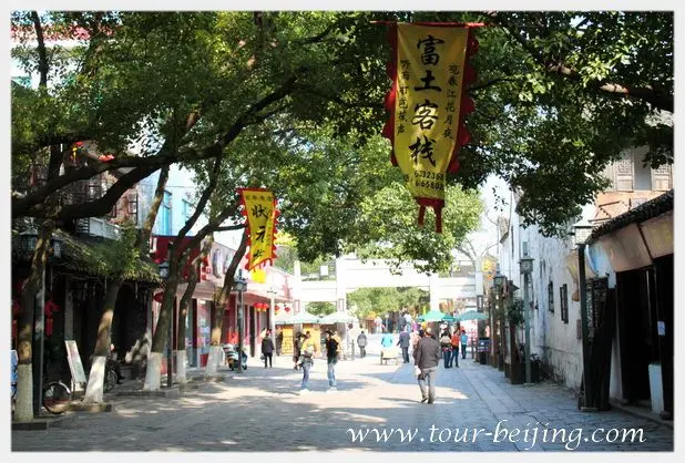 How to Visit Tongli Town (Tips, Photos & Map)
